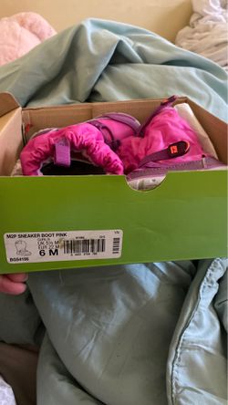 Brand new Stride rite pink snow boots toddler size 6 Thumbnail