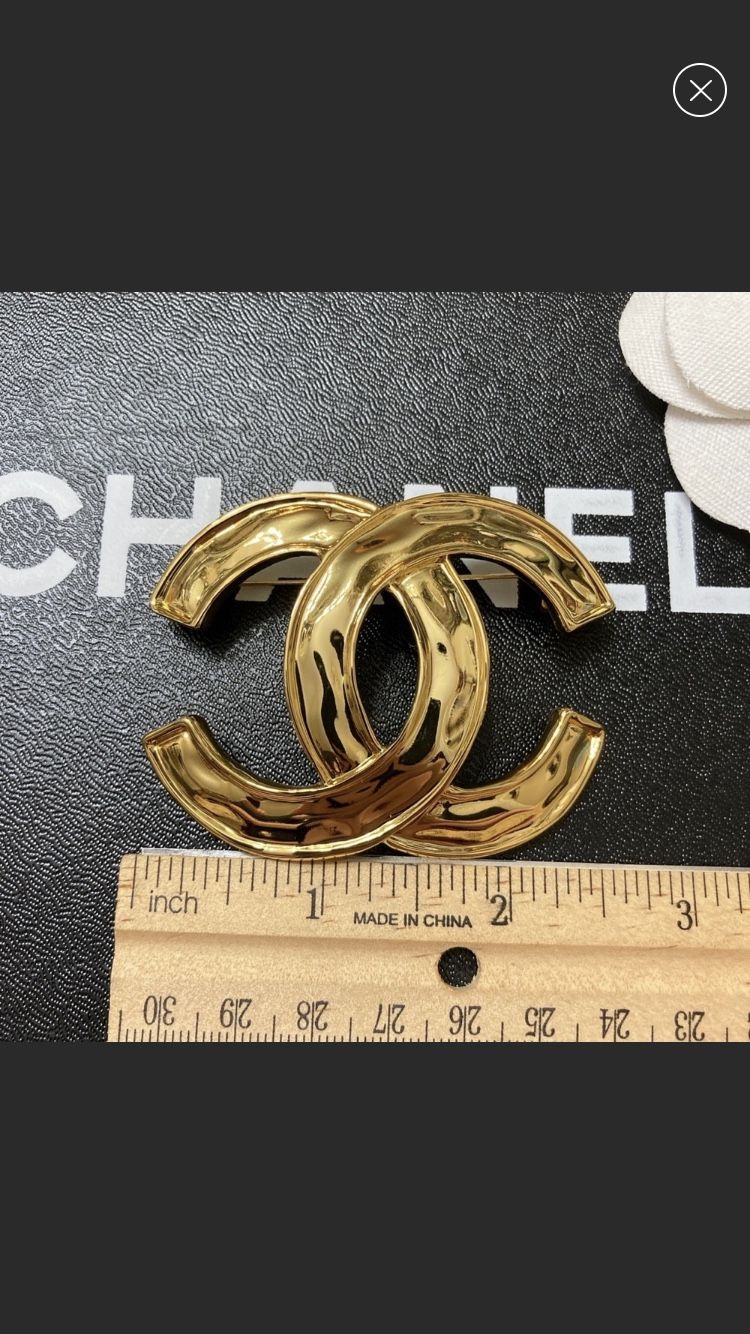 Chanel XXL Brooch