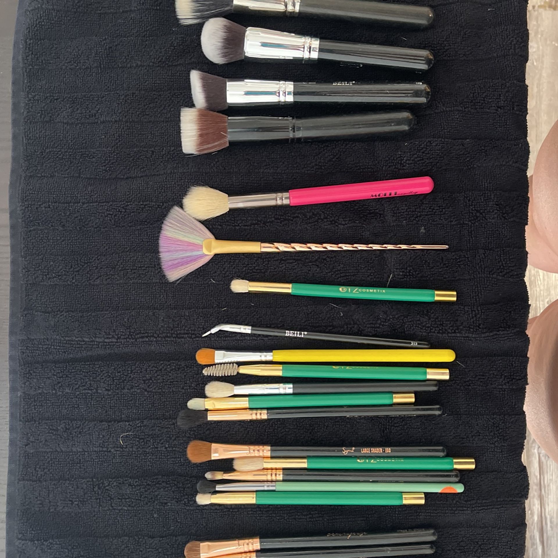 CLEAN Pre-loved makeup Brushes