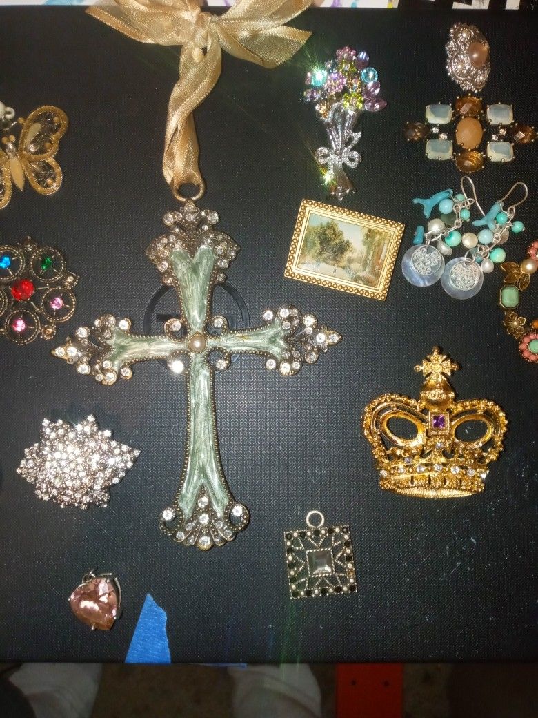 Broach And Pendant. Costume Jewelry Lot