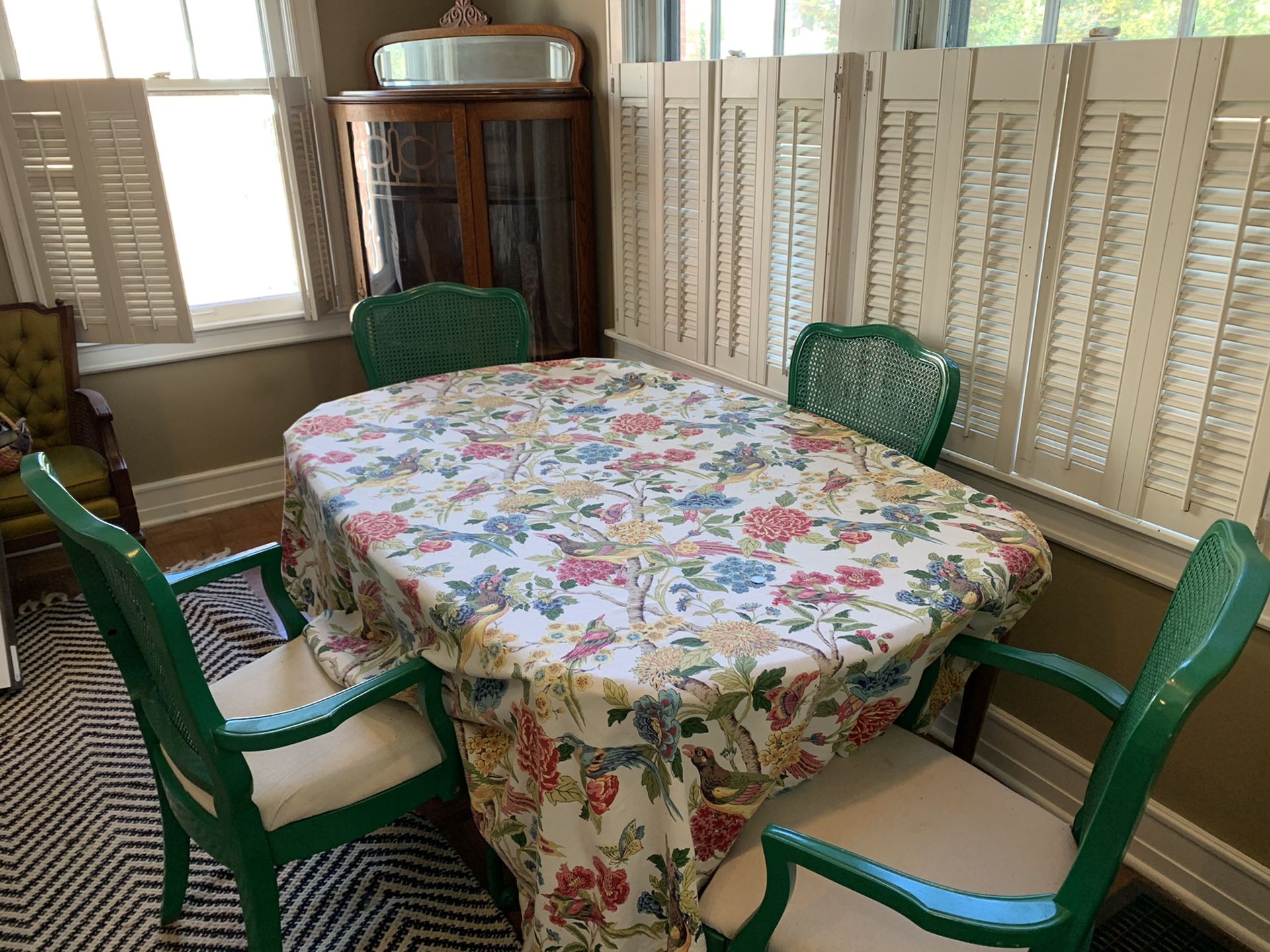 Dining room table & 4 chairs