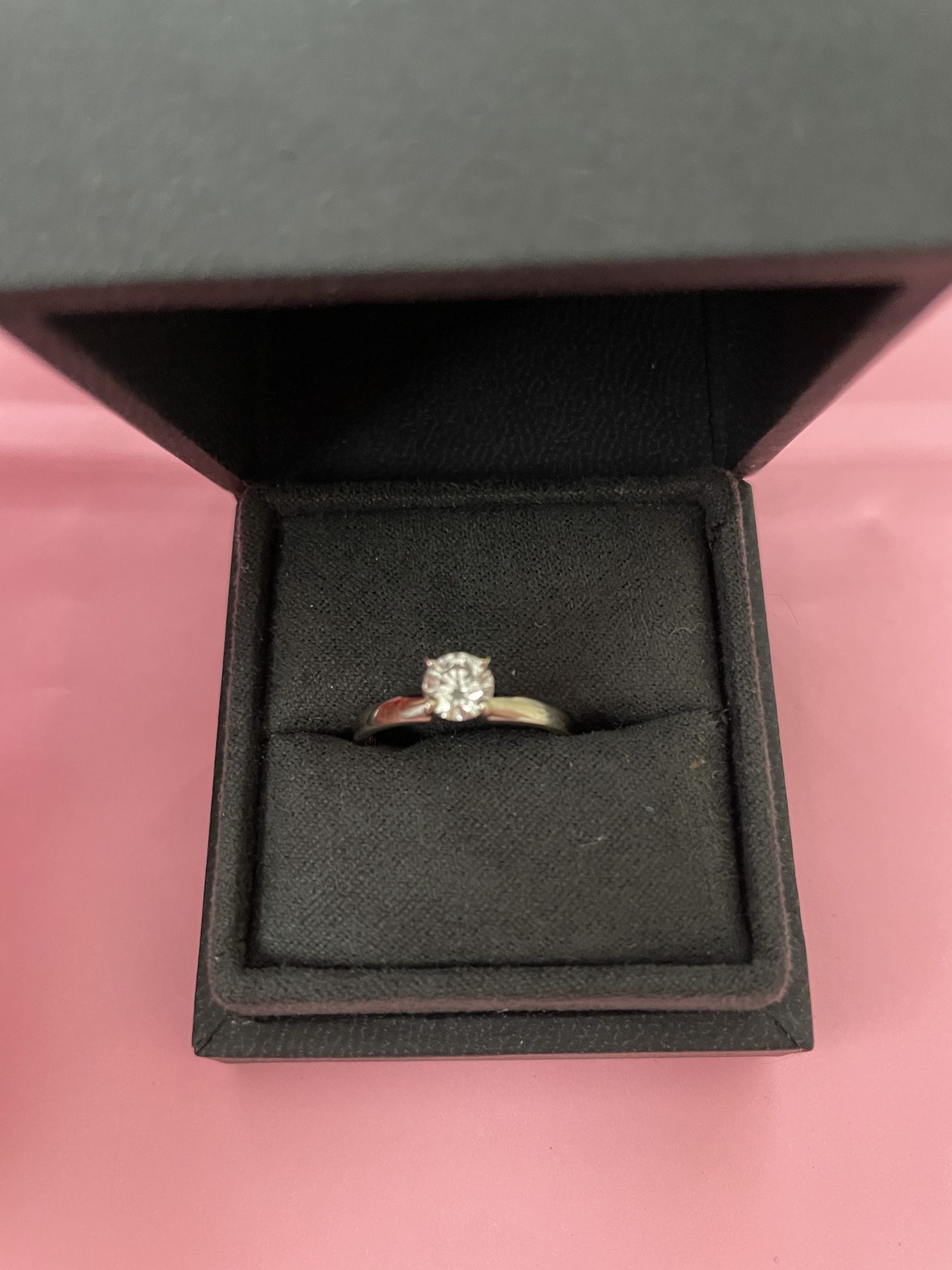 Engagement Ring White Gold With diamond Size 5,5