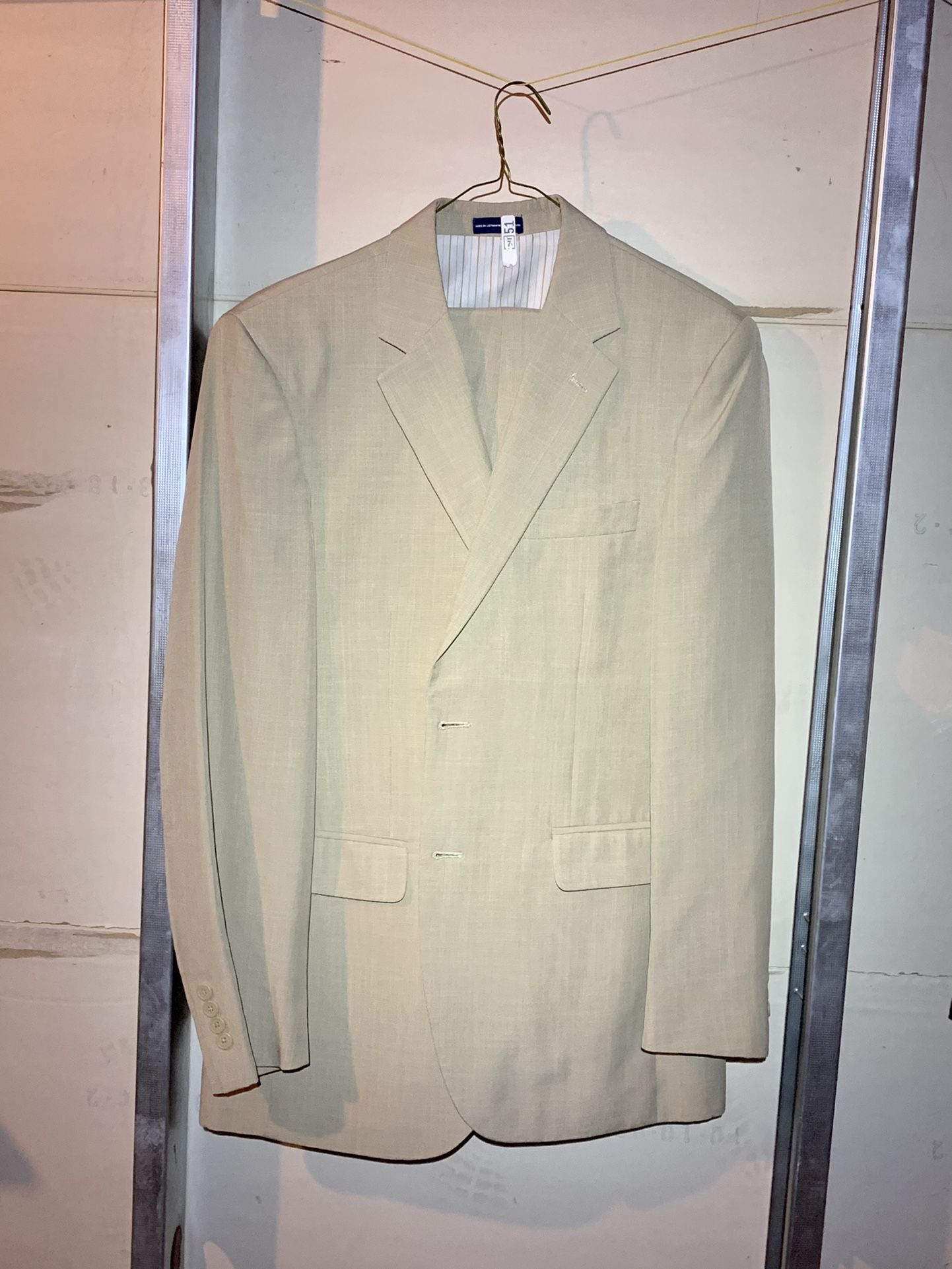 Men’s beige / tan dress suit, off-white paisley vest / tie, tux travel bag, 38L jacket, 32x34 pants