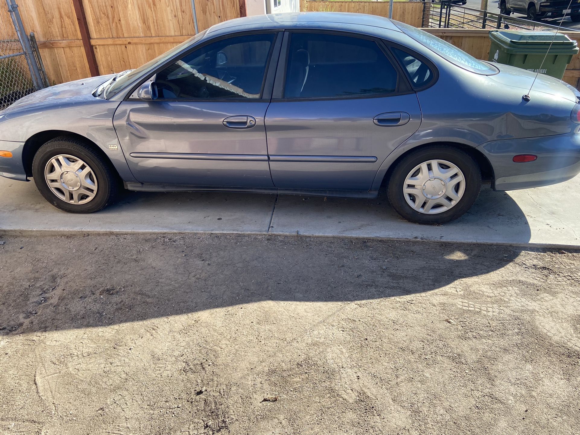 1999 Ford Taurus