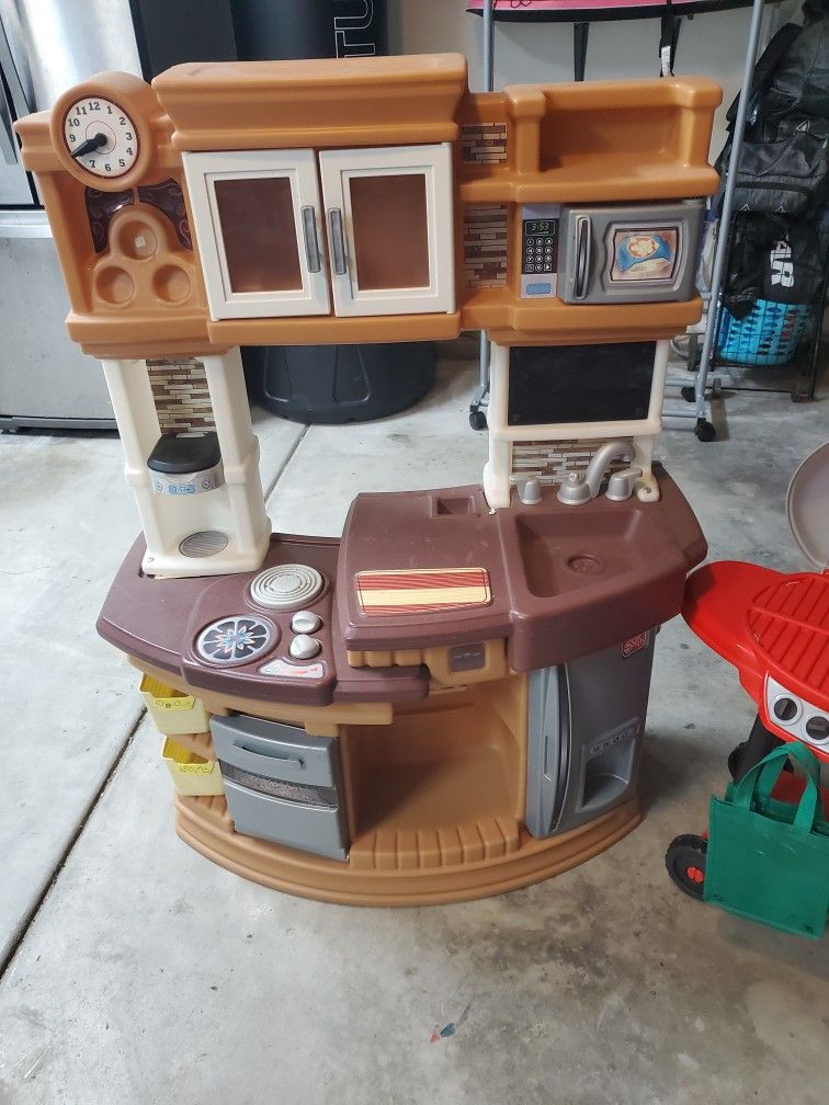 Kitchen & Grill (Kids Play Set Used But Good Conditiin