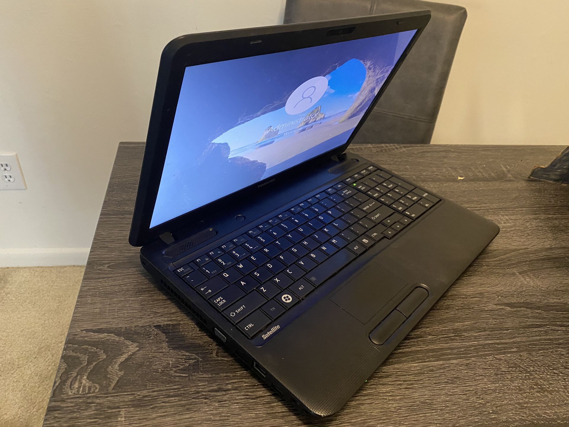 Urgent! Toshiba Laptop For Cheap ( Works Like New)