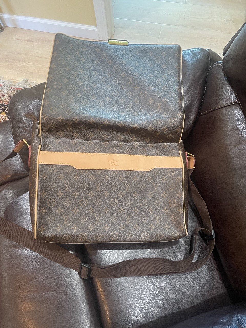 Authentic Louis Vuitton ladies purse
