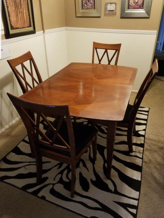 Dining Set With 4 Chairs and Extendion Leaf