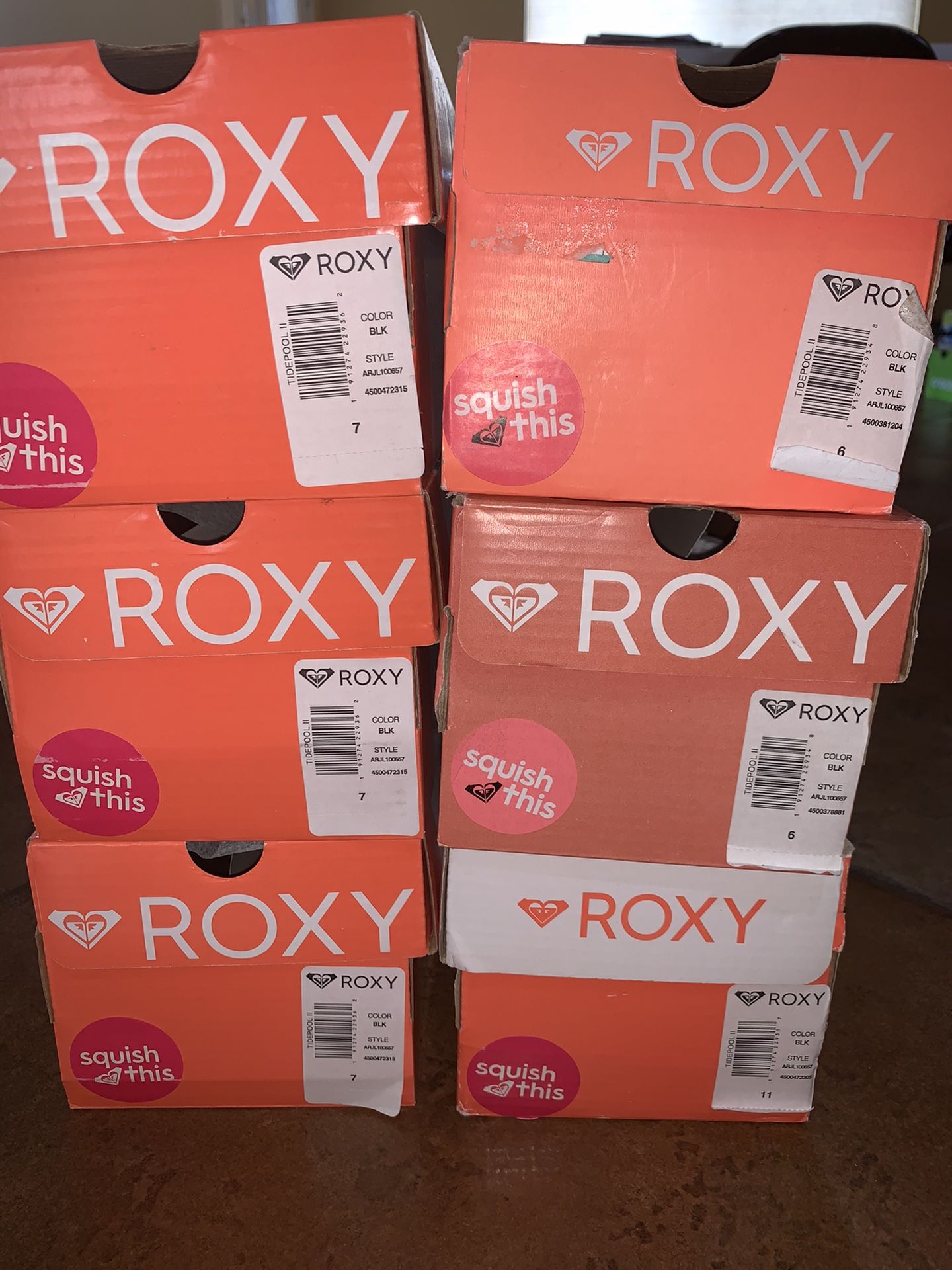 Brand new roxy tidepool flip flops in black $15 each