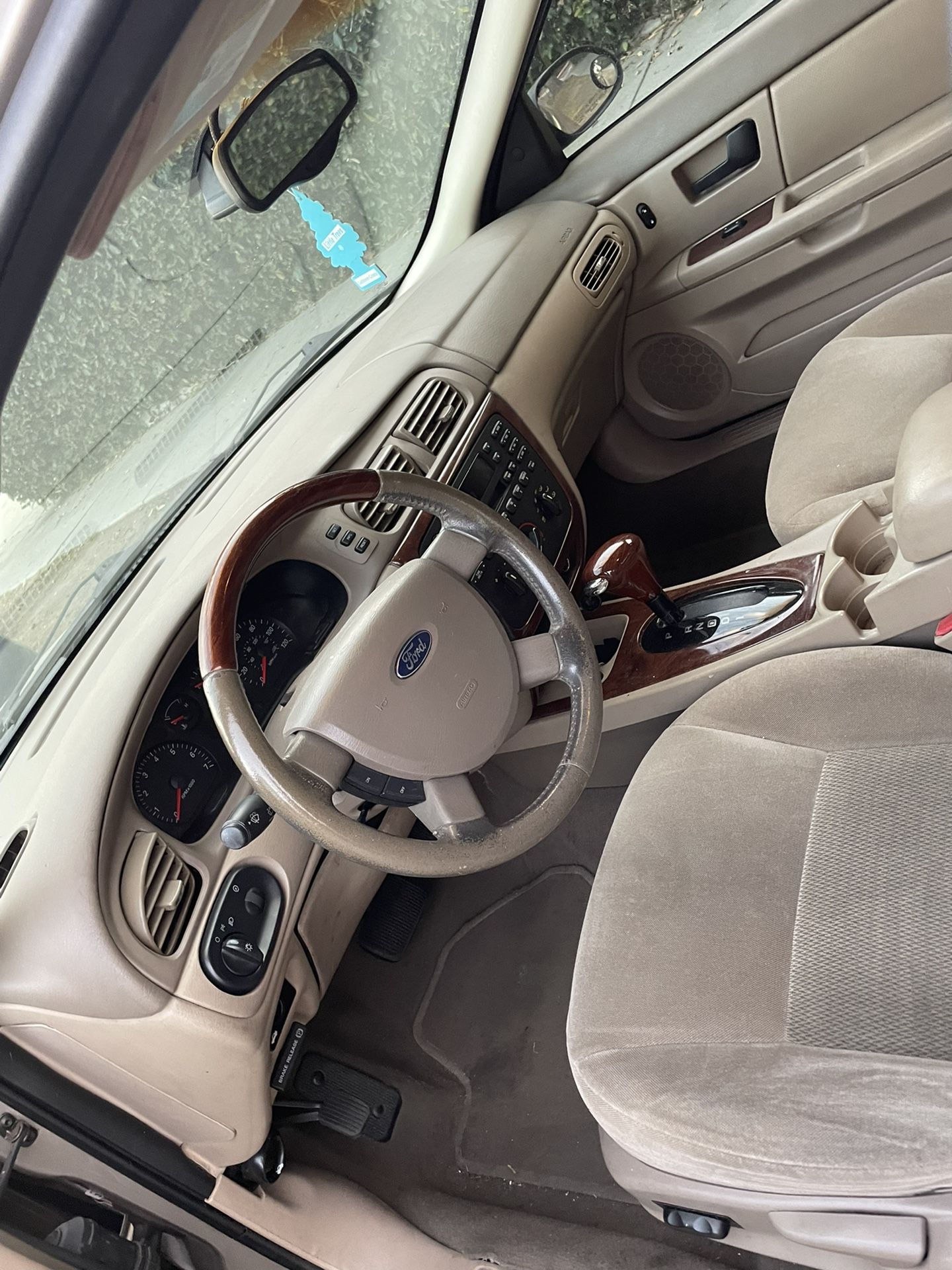 2005 Ford Taurus