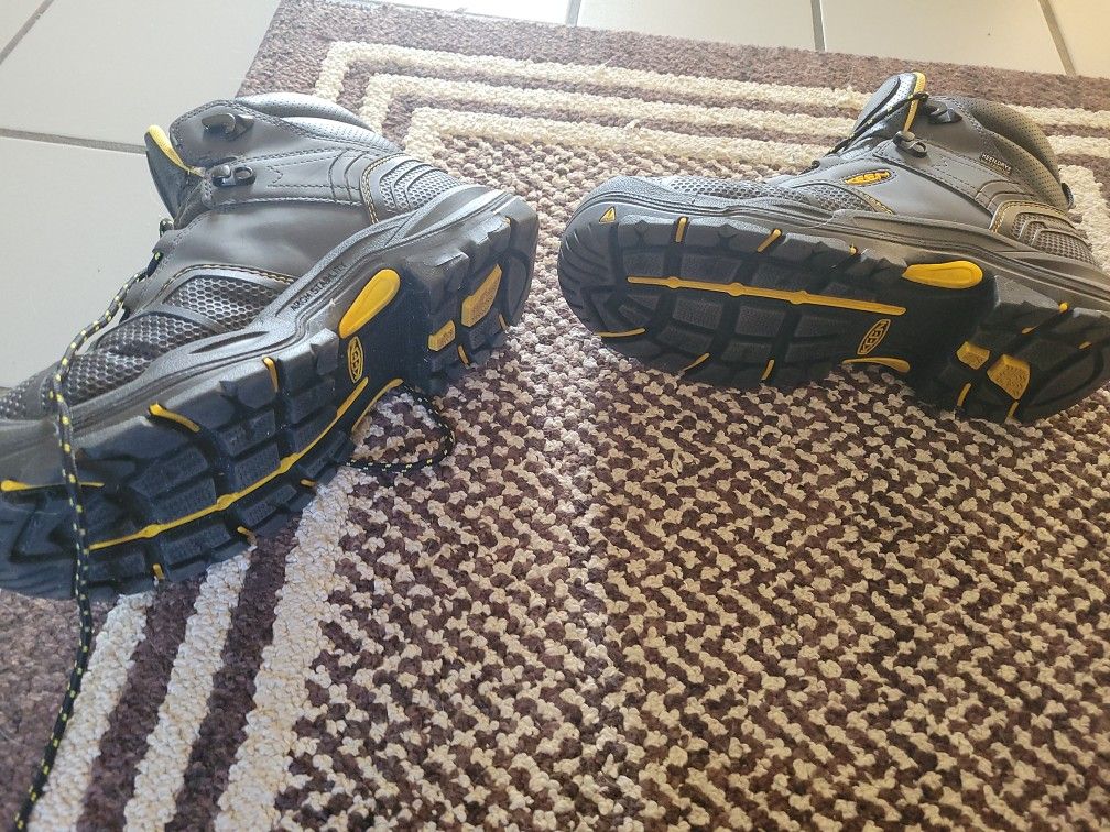 Keen utility safetey toe work boots 10 1/2
