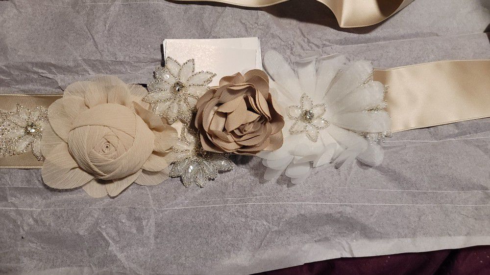 Davids Bridal Wedding Dress Size 14 & Accessories 
