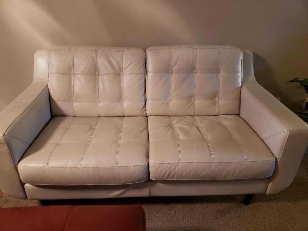 Havertys Metropolis White Leather Love Seat With Red Ottoman For In San Antonio Tx Offerup Havertys Metropolis White Leather Love, Metropolis Leather Sofa