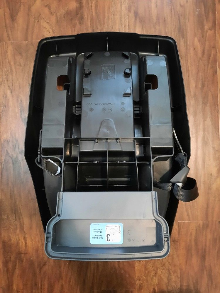Graco FastAction Fold SE Travel System With SnugRide Infant Car Seat And Stroller