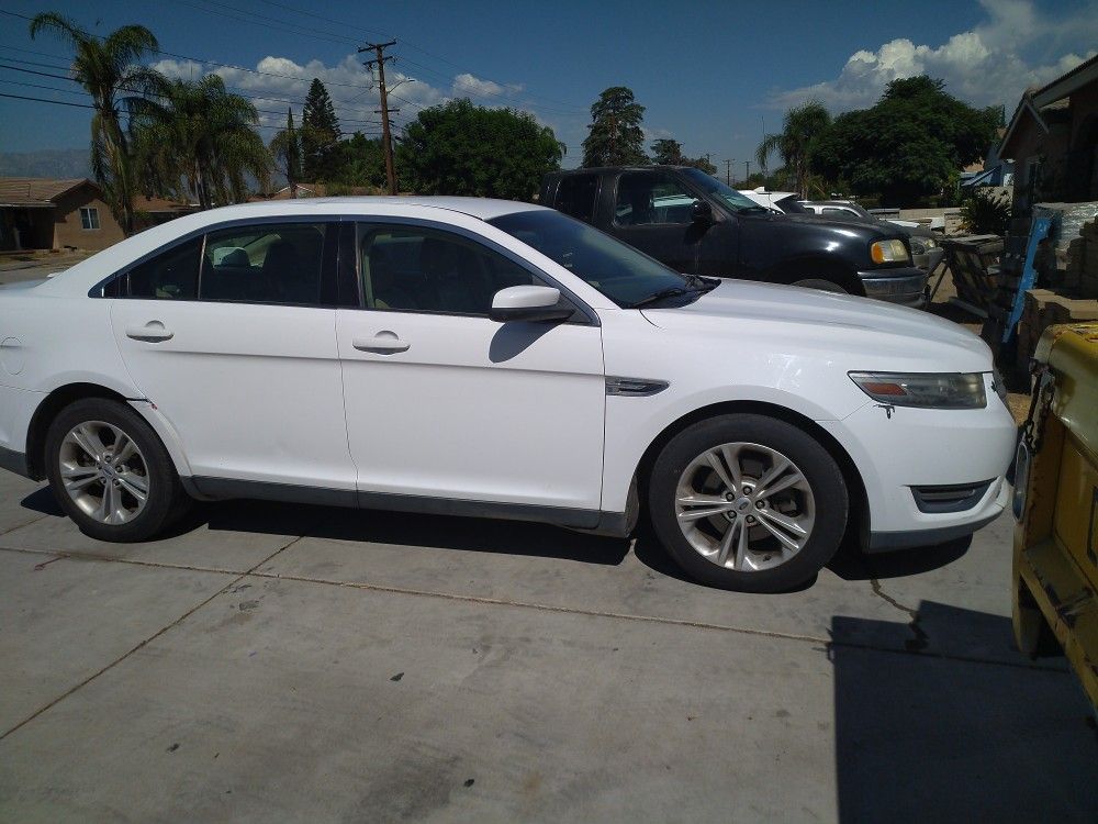 2014 Ford Taurus