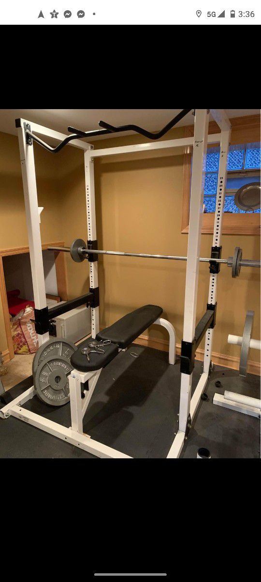 POWERHOUSE SQUATRACK W 300LB OLYMPIC WEIGHT SET BAR & TREE ( LIKE NEW & DELIVERY AVAILABLE TODAY)