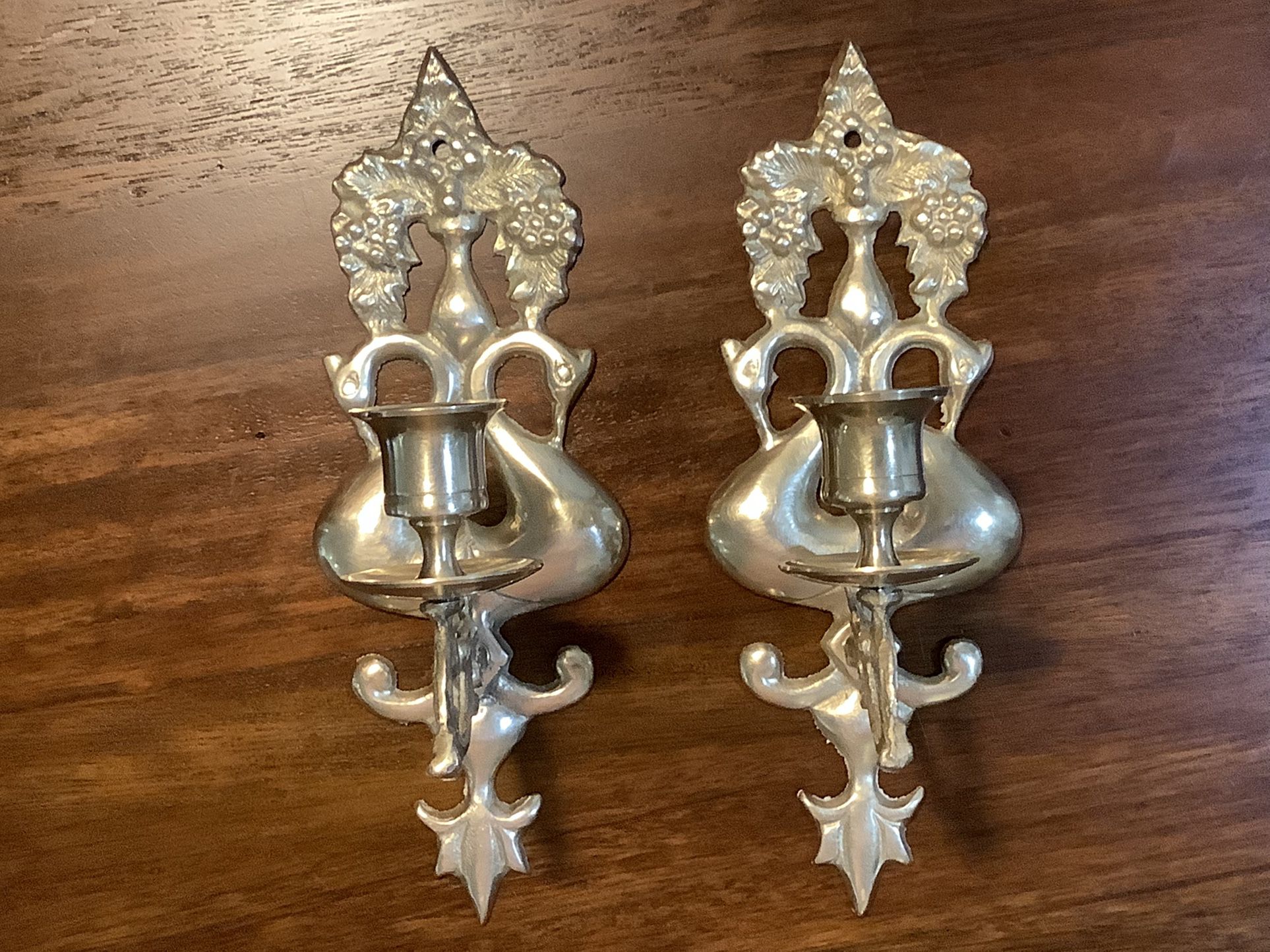 VINTAGE PAIR OF SOLID BRASS SWAN DESIGNED WALL MOUNT CANDLESTICK HOLDERS