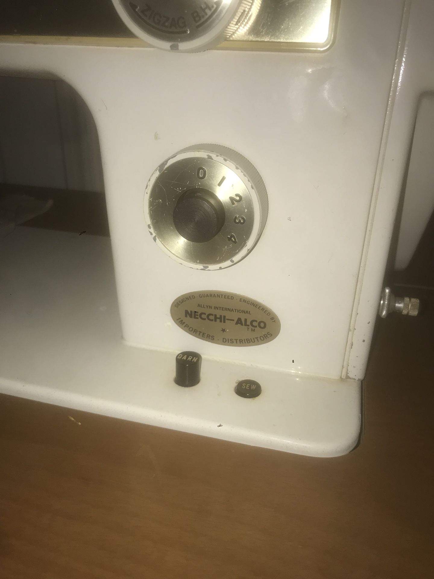 Necchi Alco A7093c 06523 vintage sewing machine with table and foot