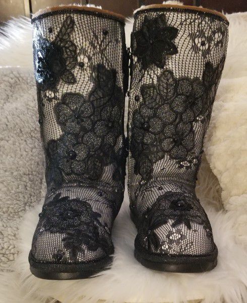 Pre owned Customized Ugg boots, Embellished With Fishnet And Pearls, Boots Are White And Black ,size 6