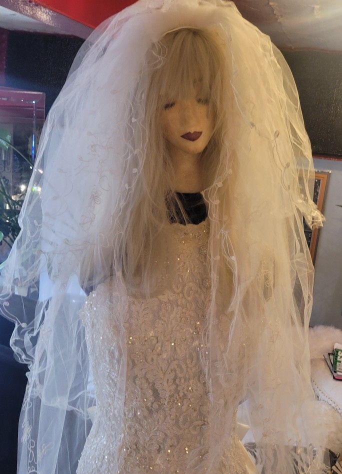 EMAUEL UNGARO VINTAGE LACE PEARL SEQUIN BEADED WEDDING GOWN & TRAINNEW NEVER WORN SIZE 12 I ORY