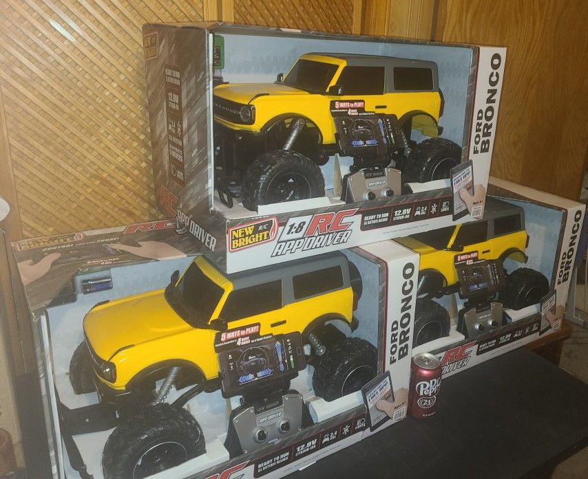 Brand New New Bright 1:18 Scale RC TRUCK