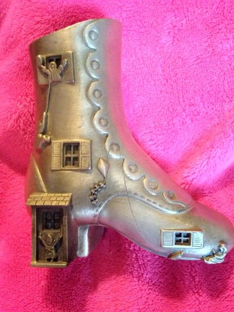 Pewter "Little Ol Lady That Lived In A Shoe"