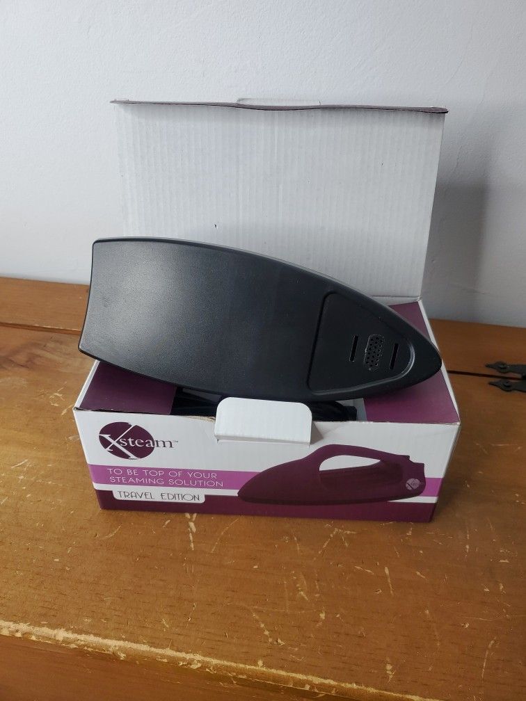 Steam Travel Fabric Steam iron in clean and excellent condition