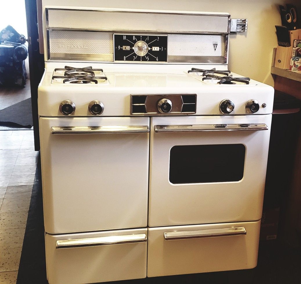 Vintage Universal gas stove by Cribben and Sexton for Sale in Worth, IL