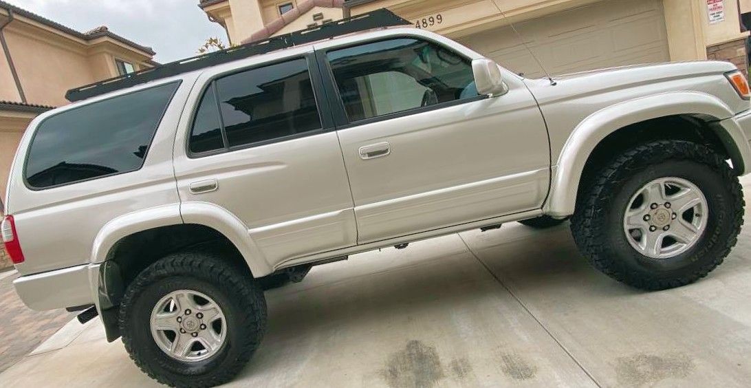 For sale 2000 4x4 4runner toyata