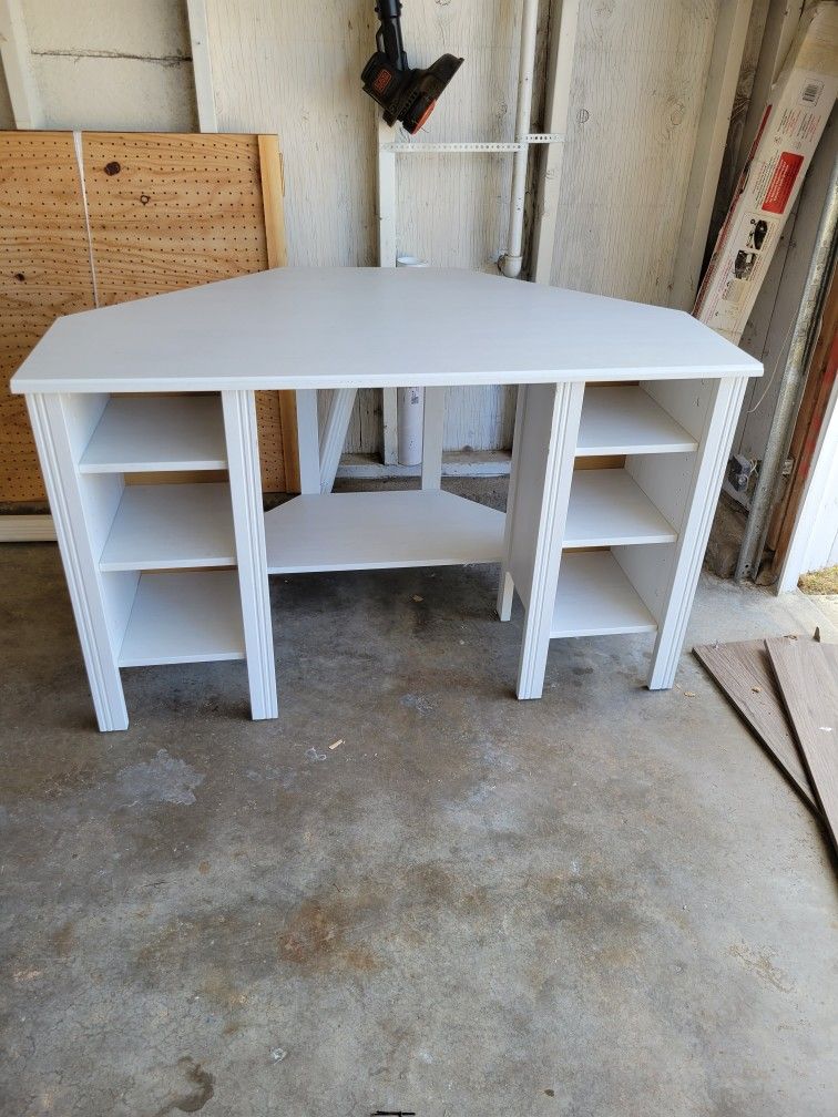 Corner Desk