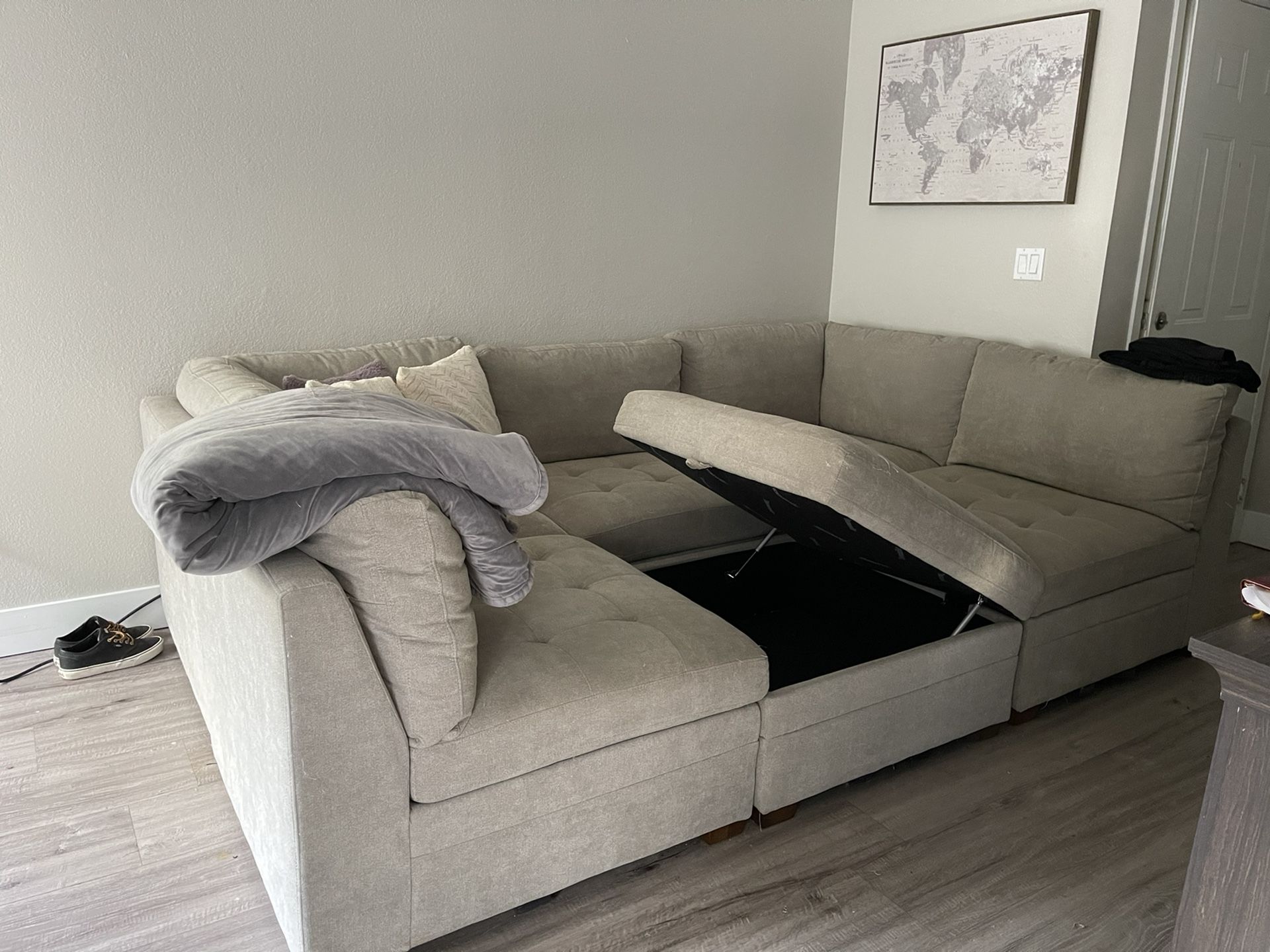 Thomasville Tisdale Fabric Sectional with Storage Ottoman for Sale in