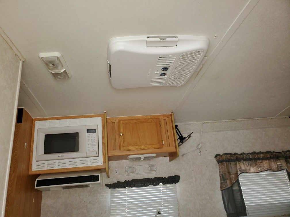 Toyhauler camping trailer