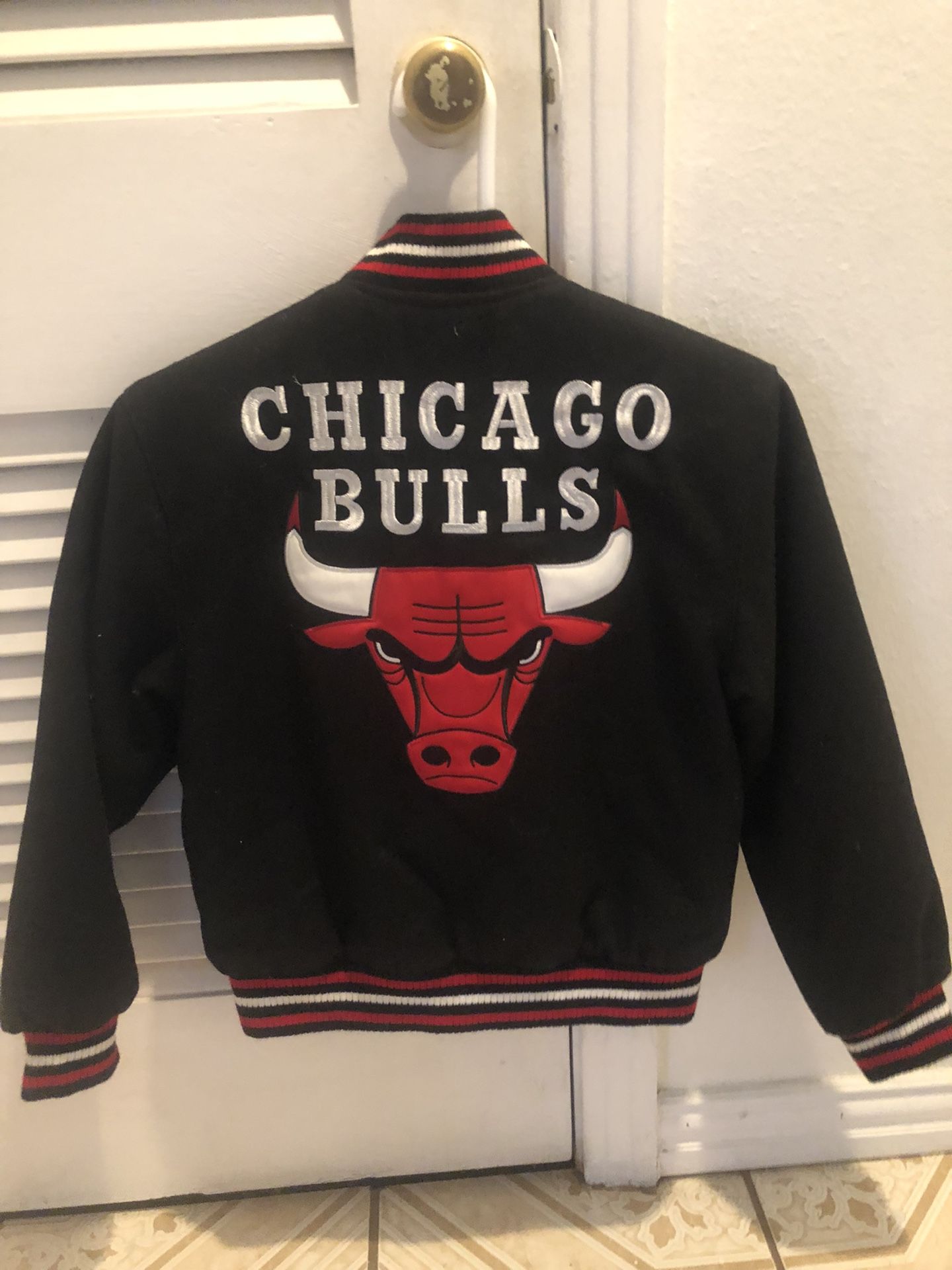 Chicago bulls Jacket MEDIUM Size