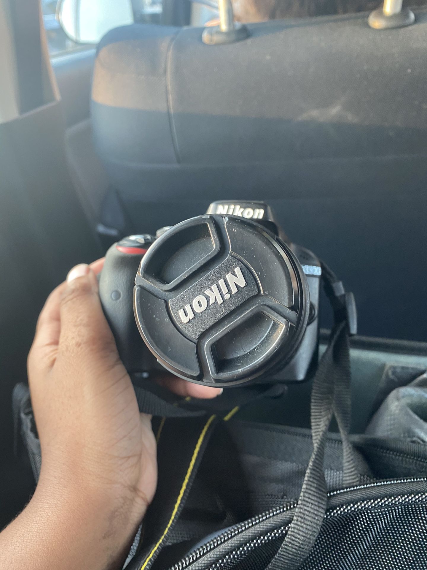 Nikon D3300 comes with 2 lenses