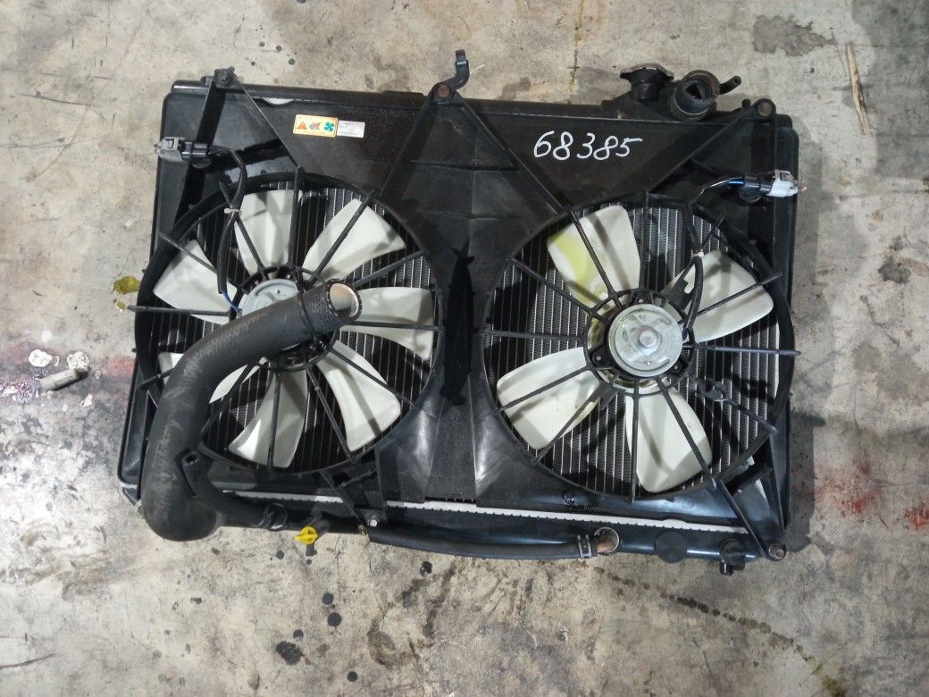 Radiator, Condenser And Fan For 2002 Toyota Highlander Stock 68385