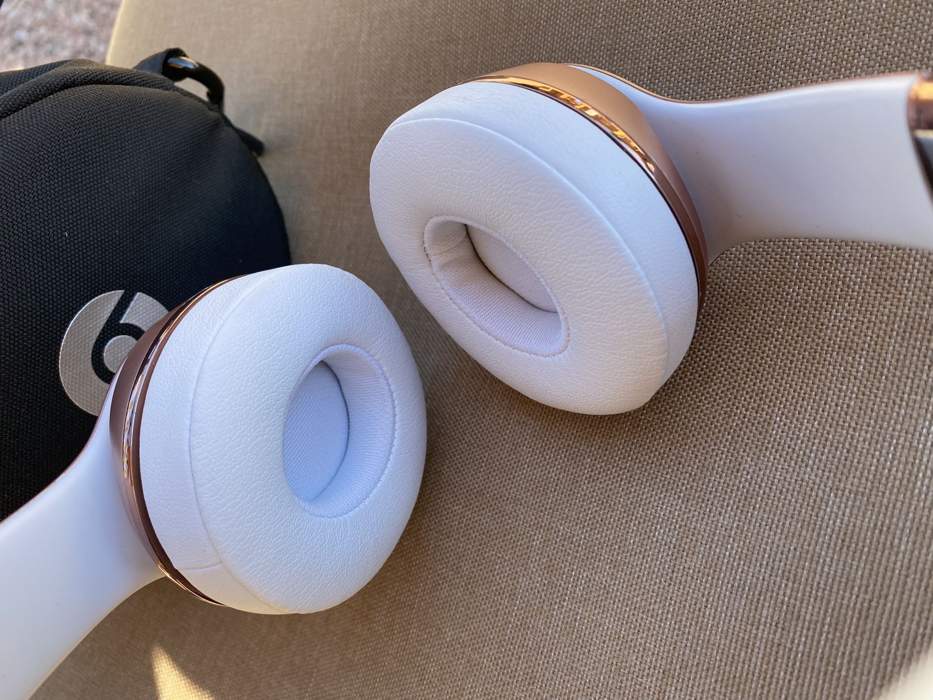 Beats Solo3 Wireless Headphones W/case, charger