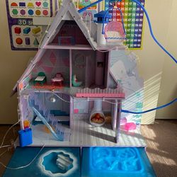 LOL Surprise OMG Winter Disco Chalet Doll House with LOL Dolls Thumbnail
