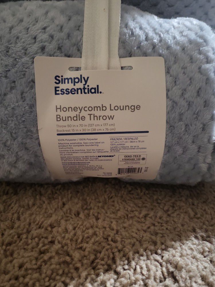 Brand NEW Simply Essentials Honeycomb Lounge Bundle Throw