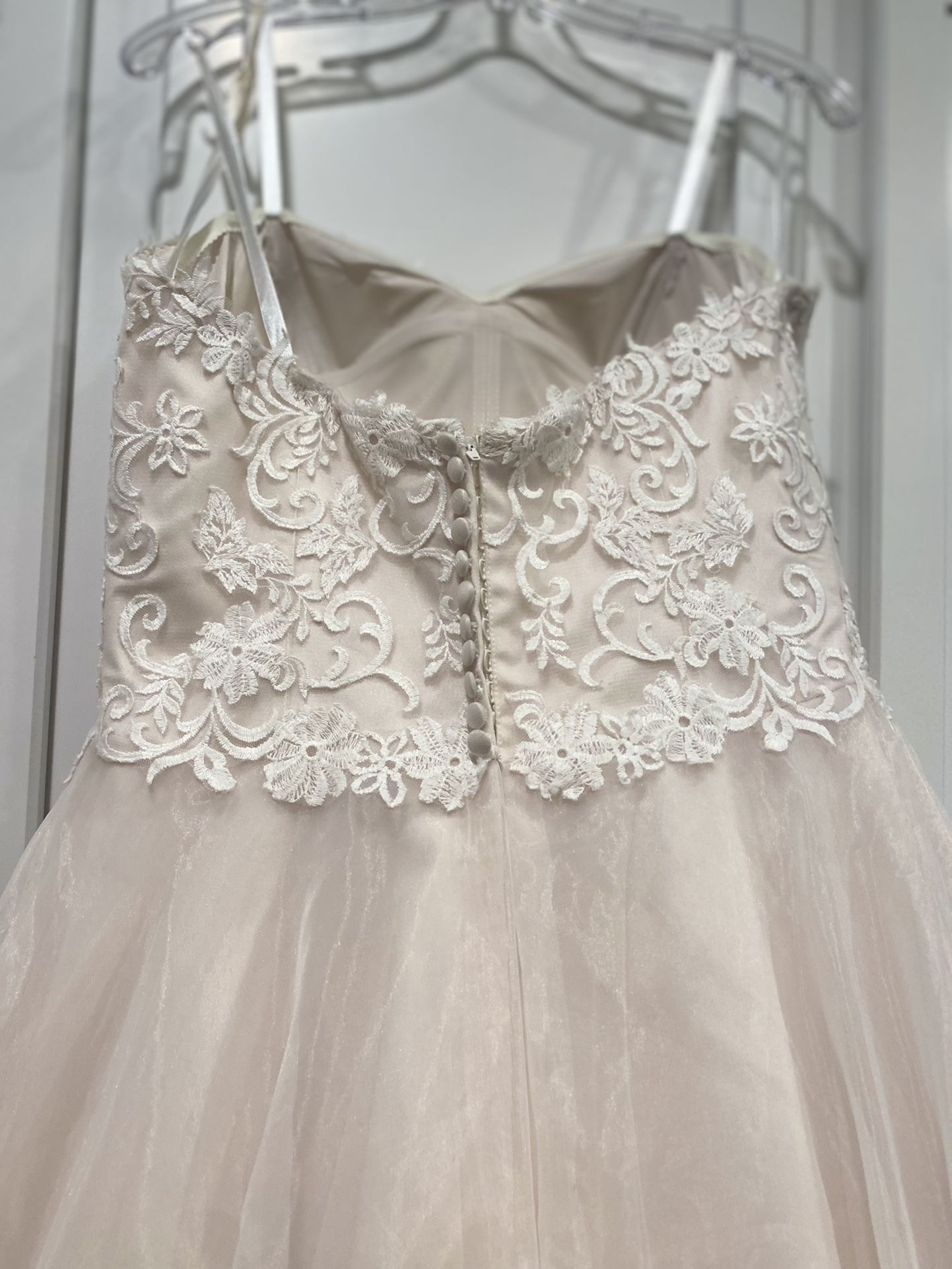 BRAND NEW WEDDING DRESS NEVER BEEN Worn