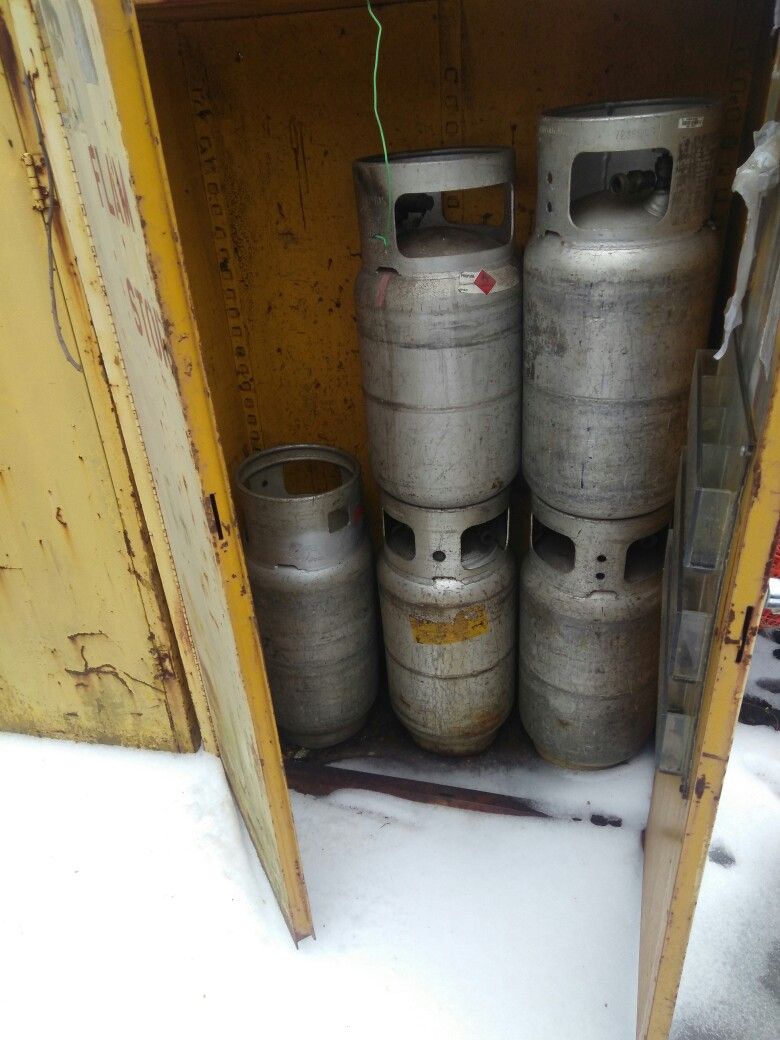 Forklift propane tanks