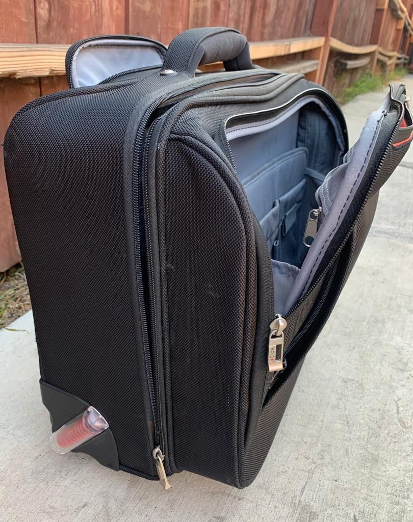 SOLO LUGGAGE BLACK