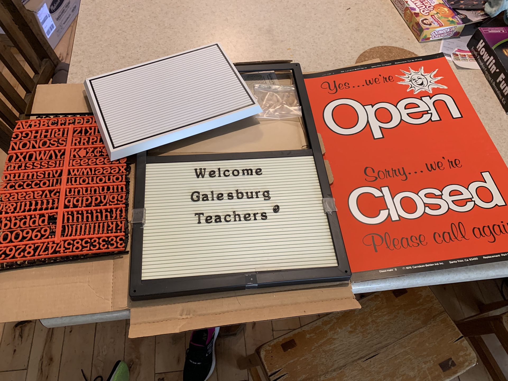 Letter board Open/Closed Sign