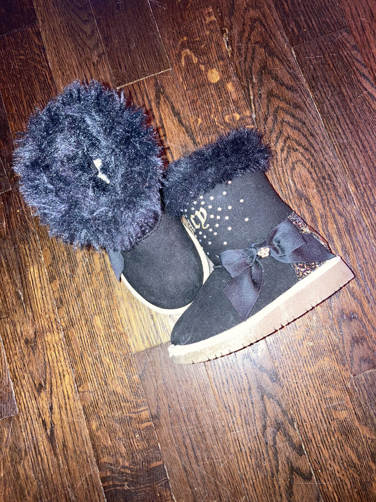 Juicy Couture  5T Fur Boots