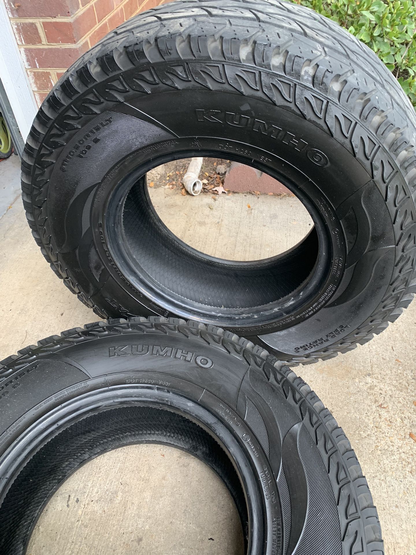 2 Kumho Road Venture AT 31/10.5/R15 Truck Tires