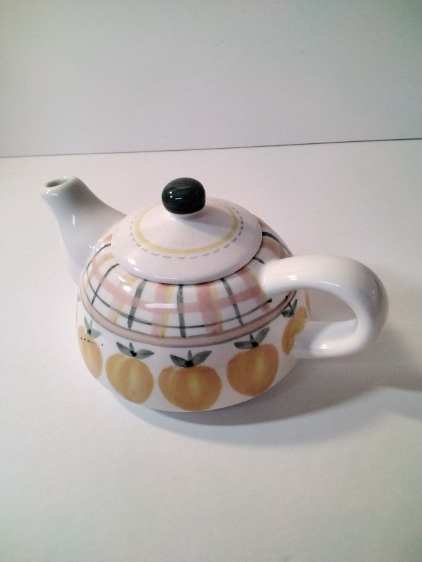 Very Cute Tea Pot .