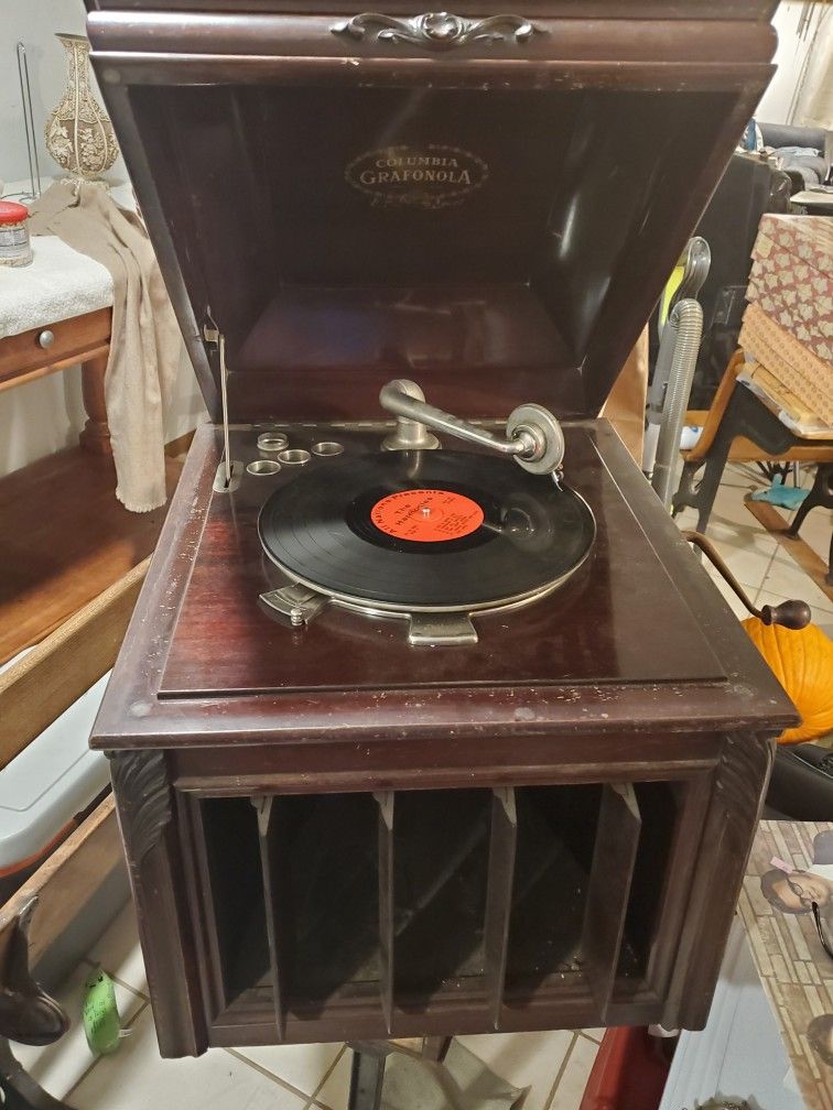 Antique Wind Up Record Player