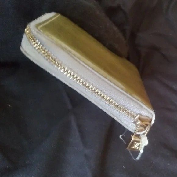LOUIS VUITTON lv leather VERNIS COMPACT ZIPPY WALLET mini light green gold