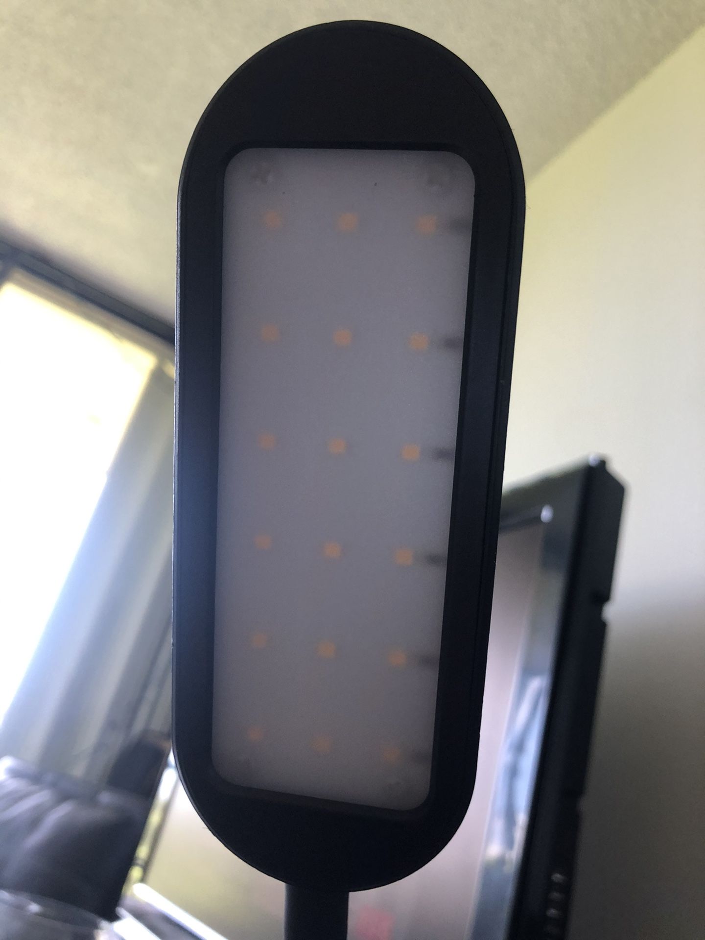 LED desk reading lamp with 4 Dimmable Brightness Levels, White Color, 12W