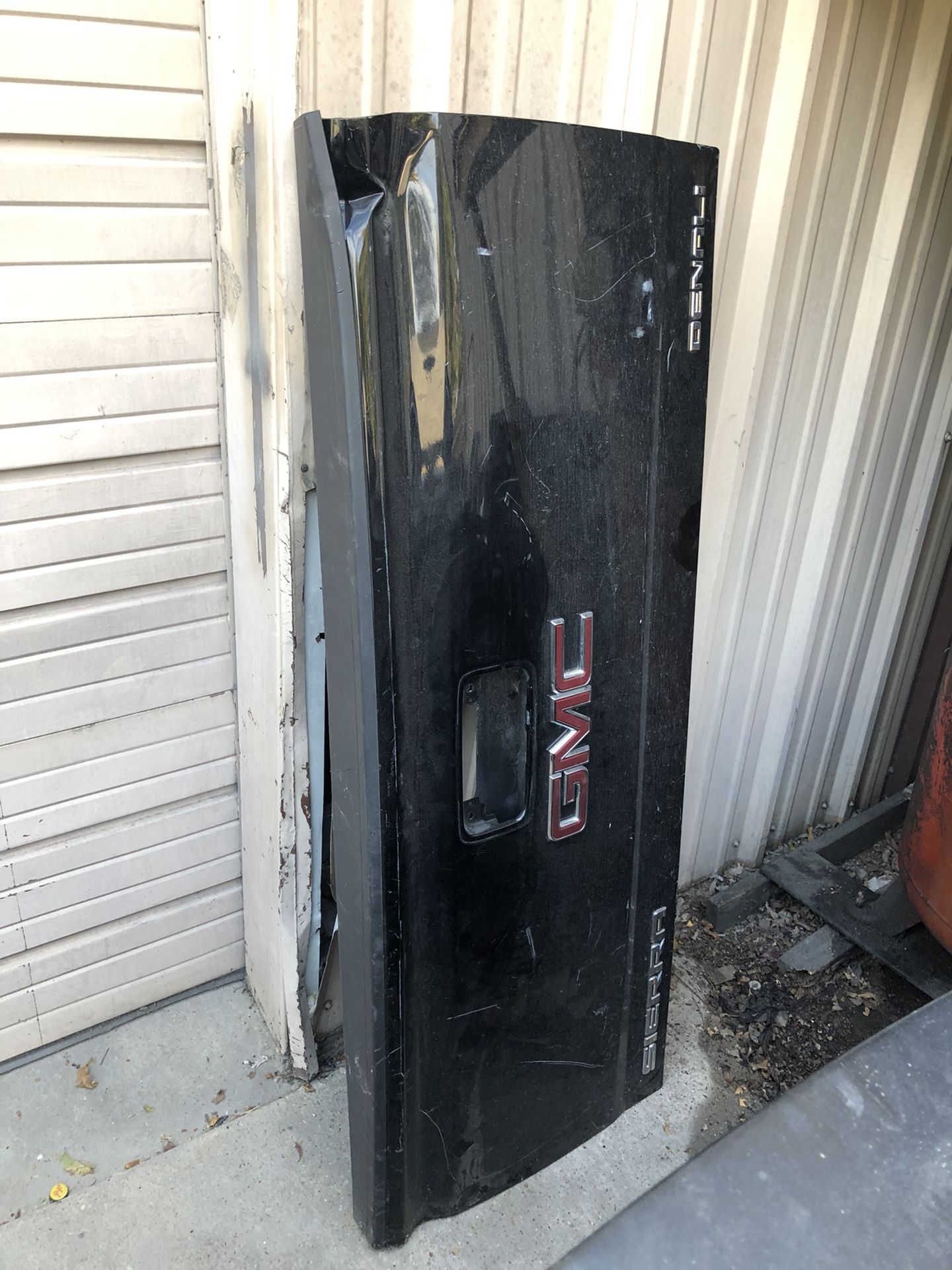 2014 -2018 GMC SIERRA DENALI TAILGATE OEM
