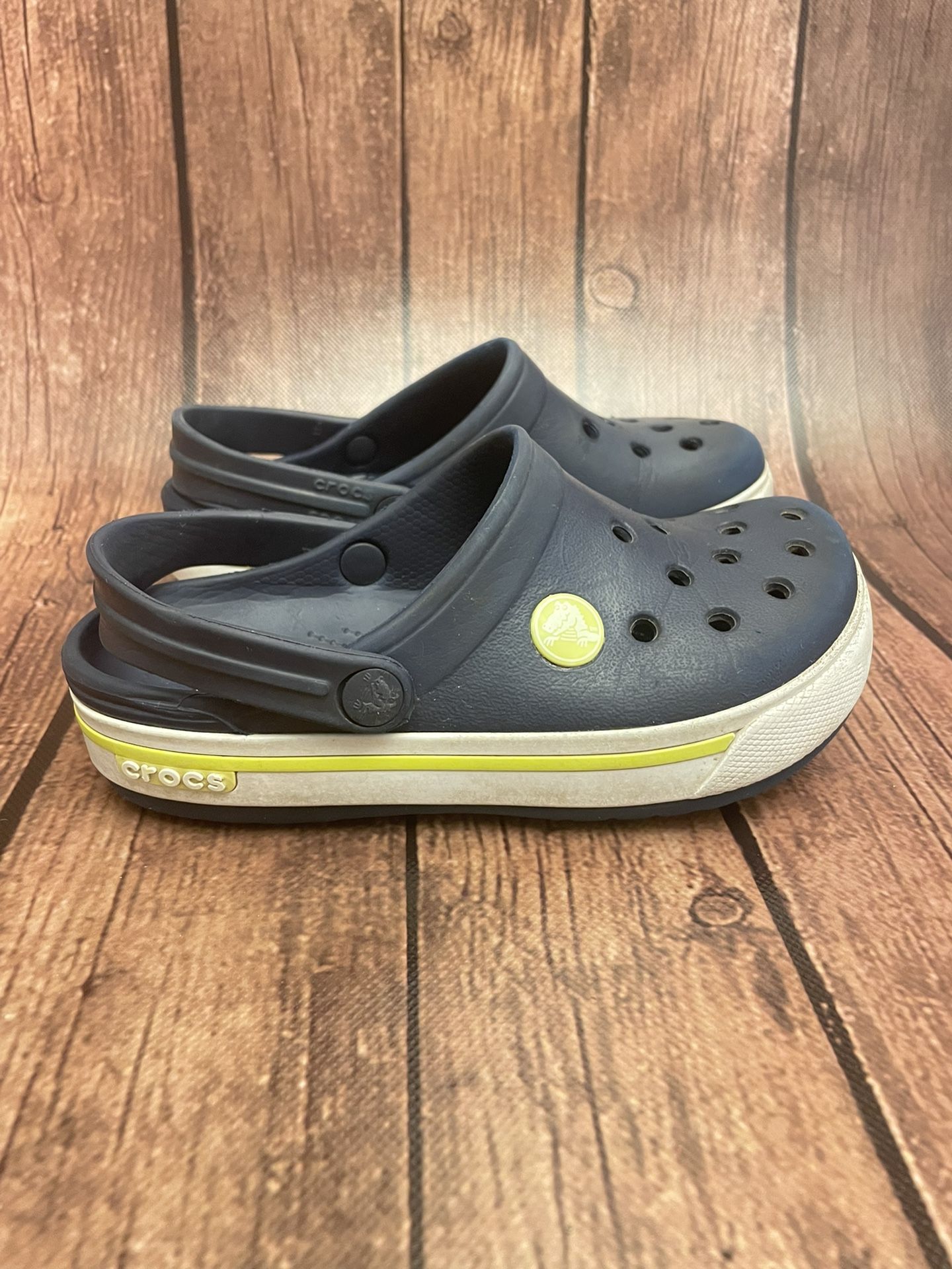 Crocs Bayaband Kids' Clog Youth Size C 10 - 11 Navy with White/Green Band - Used